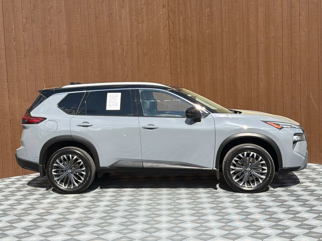 Used 2025 Nissan Rogue SL w/ Tech Package image 14