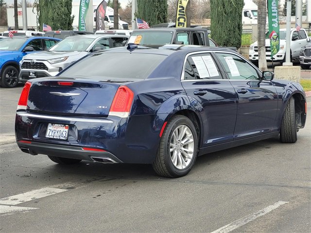 Used 2017 Chrysler 300 Limited image 5