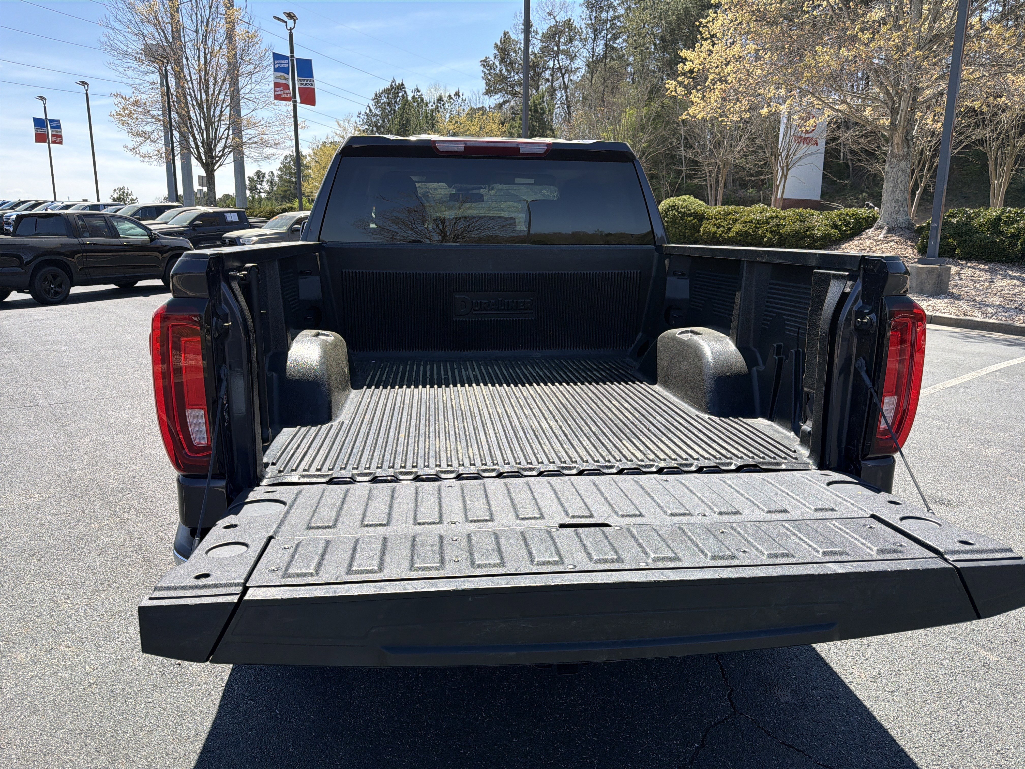 Used 2025 GMC Sierra 1500 SLT AWD/4WD image 18