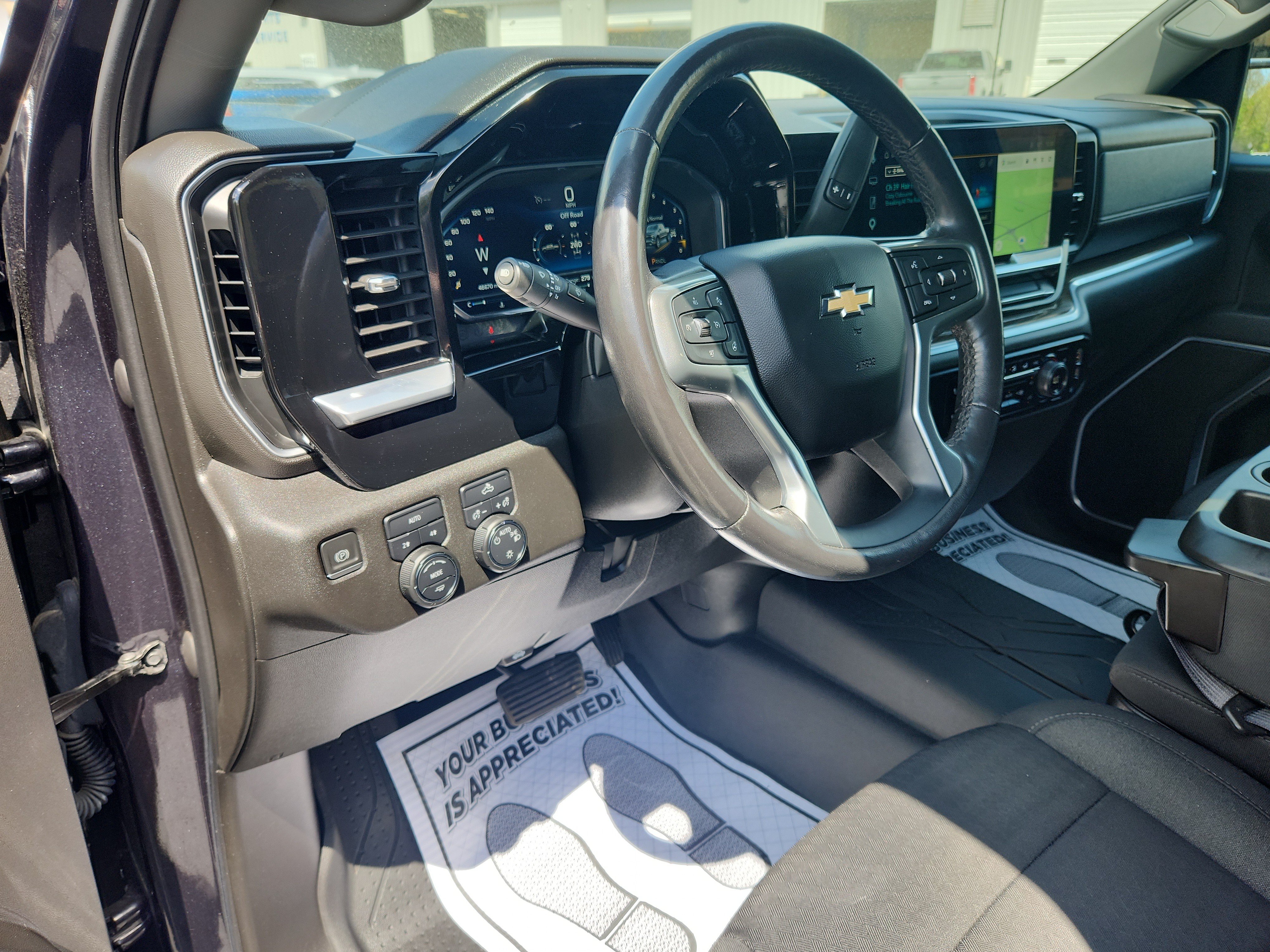 Used 2022 Chevrolet Silverado 1500 LT AWD/4WD image 25