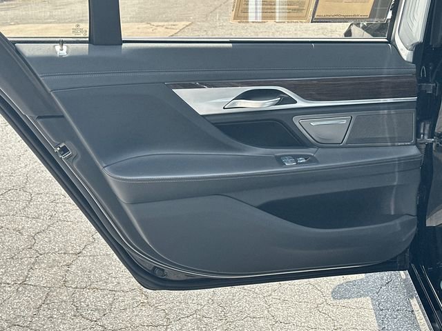 Used 2020 BMW 740i w/ Premium Package RWD image 21