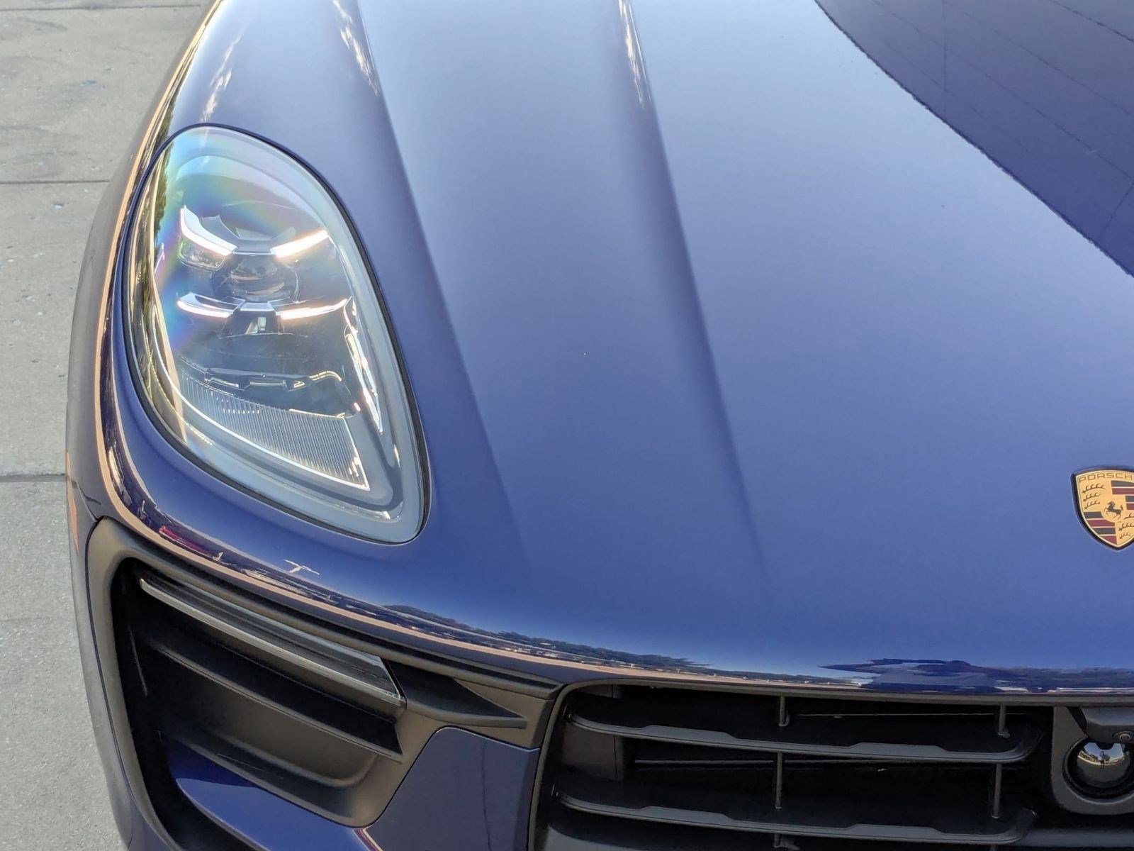 Certified 2025 Porsche Macan image 12