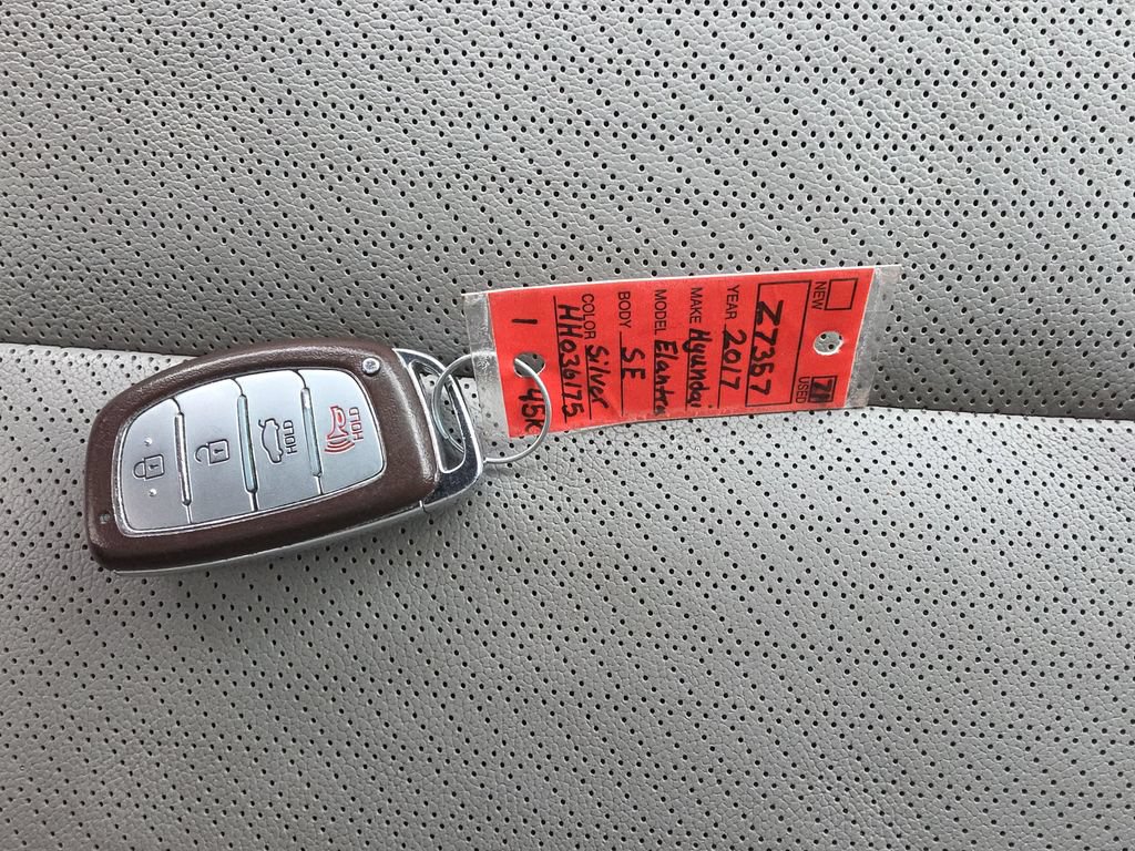 Used 2017 Hyundai Elantra Limited FWD image 35