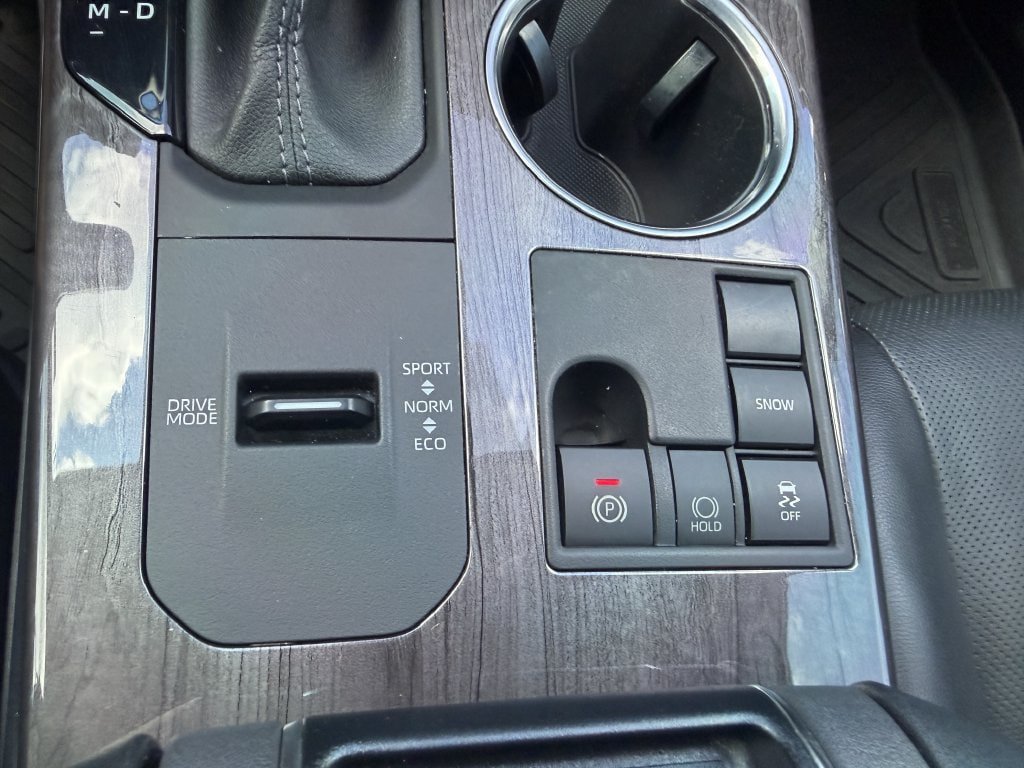 Used 2023 Toyota Highlander Limited FWD image 34