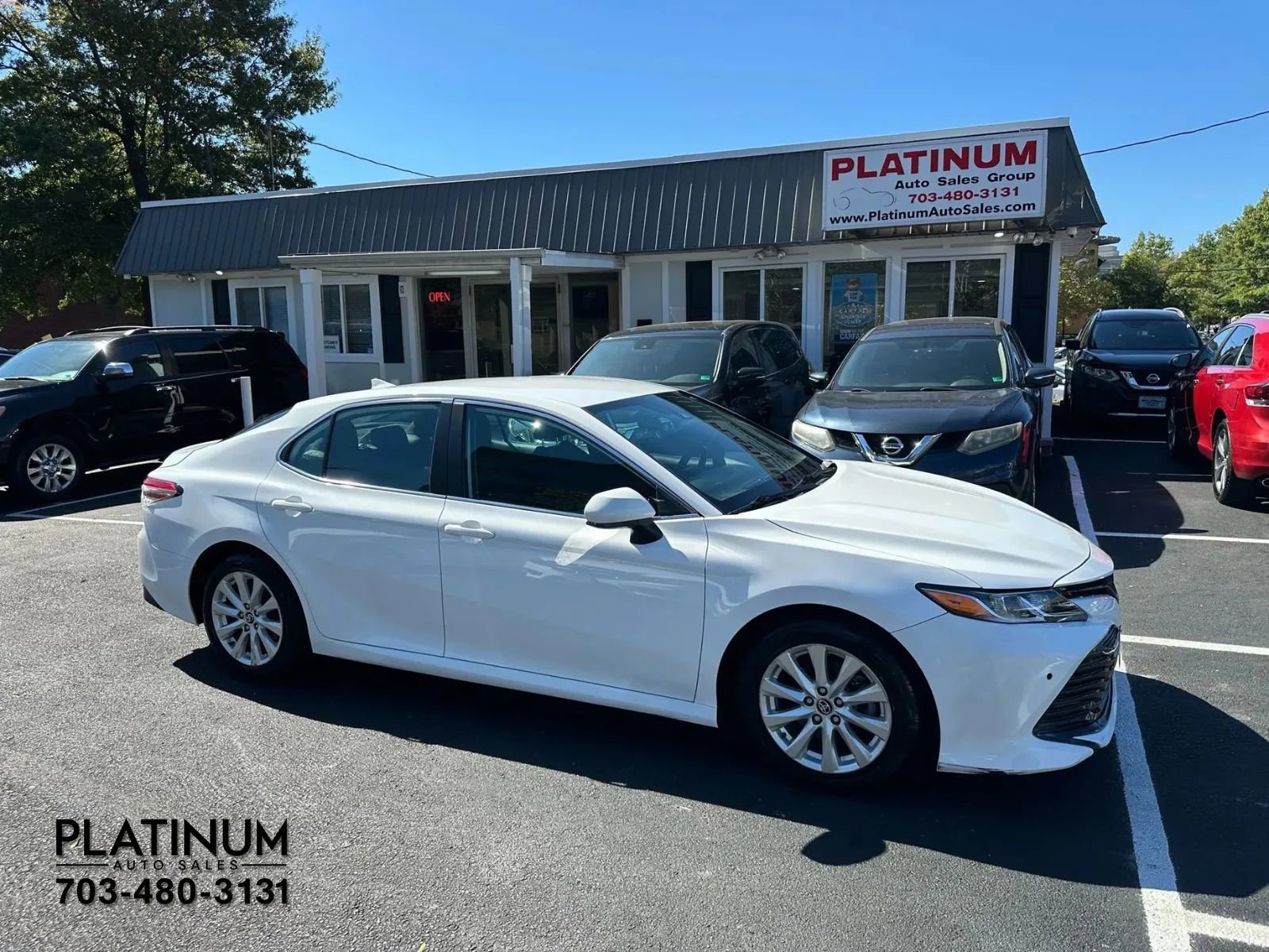 Used 2020 Toyota Camry LE image 2