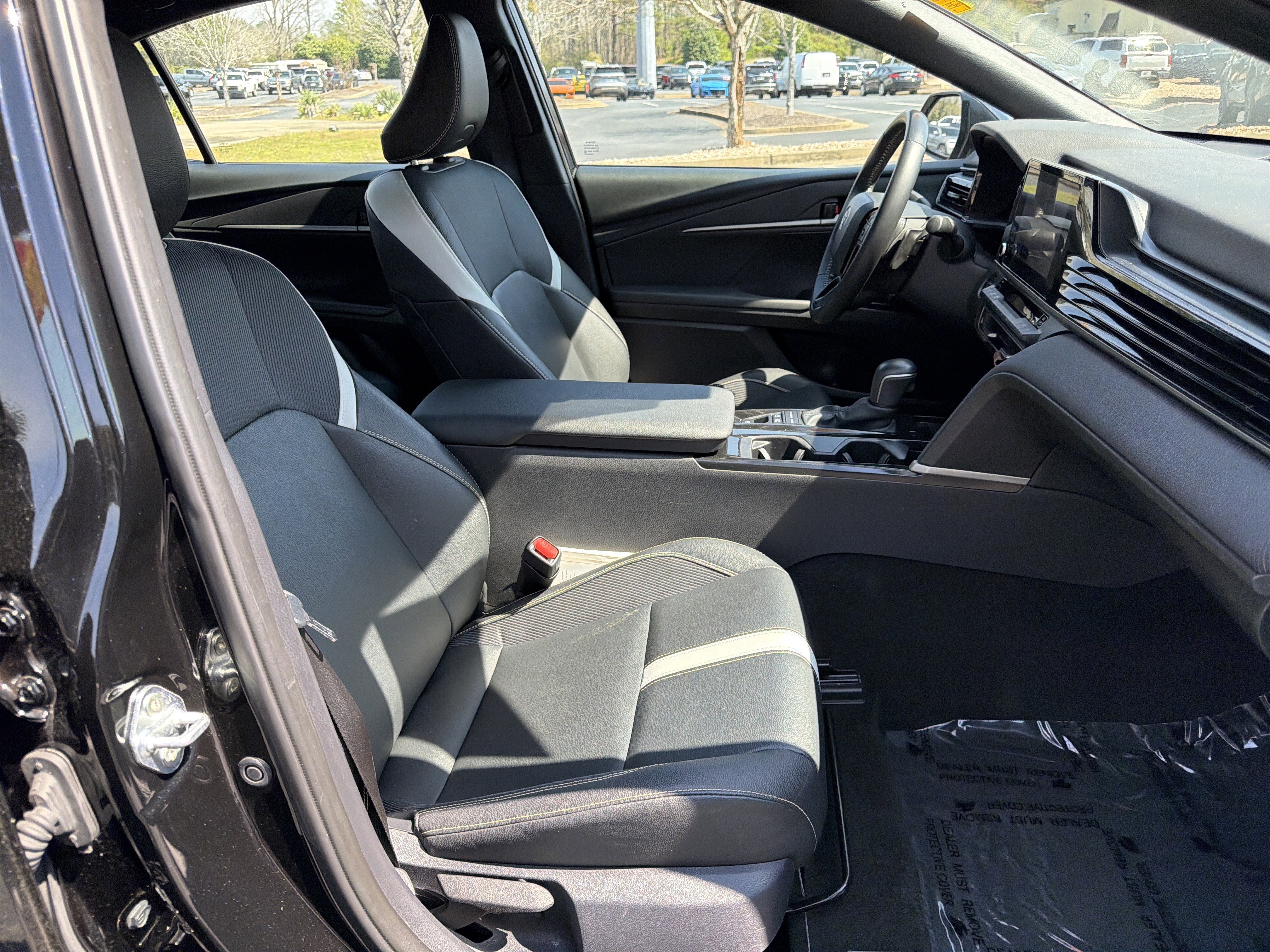 Used 2025 Toyota Camry SE image 13