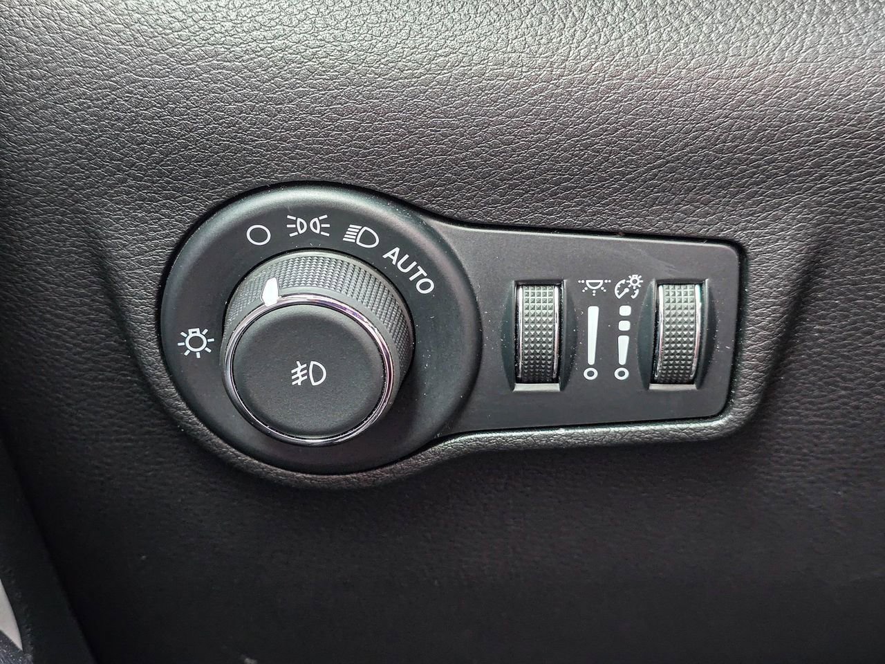 Used 2025 Jeep Compass Limited AWD/4WD image 27