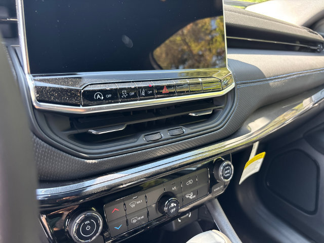 New 2026 Jeep Compass Latitude AWD/4WD image 22