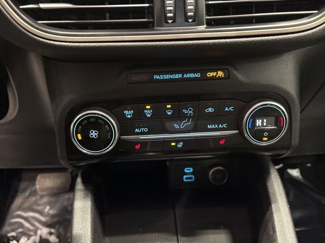 Used 2021 Ford Escape SE w/ SE Sport Appearance Package image 27