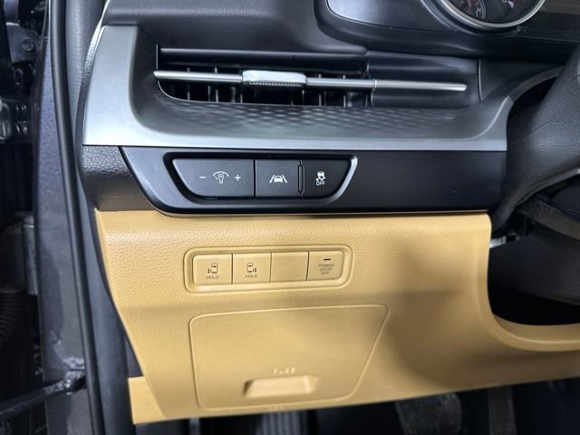 Used 2024 Kia Carnival LX image 19