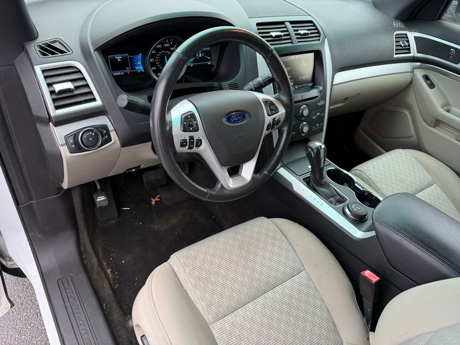 Used 2015 Ford Explorer XLT w/ Equipment Group 201B image 11