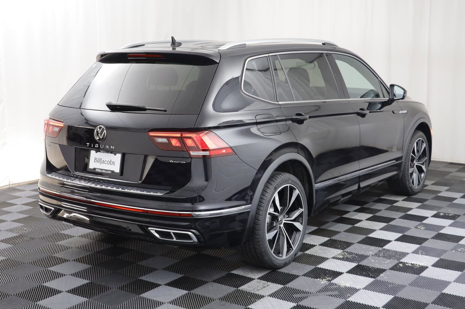 Used 2023 Volkswagen Tiguan SEL R-Line image 19