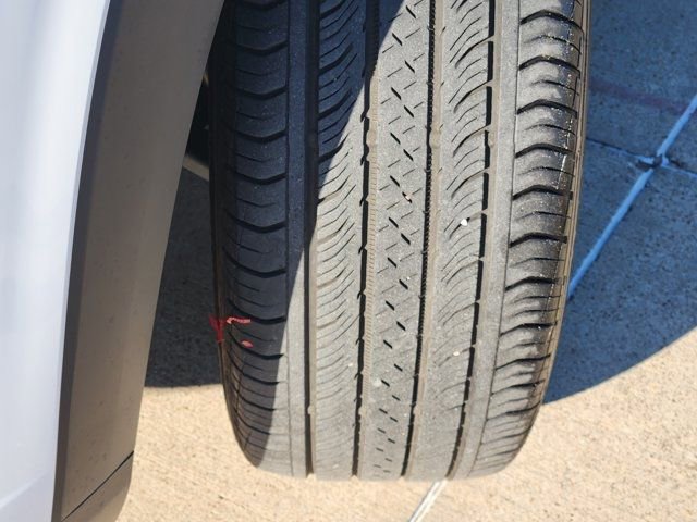 Used 2025 Chevrolet Trax RS w/ Sunroof Package image 18