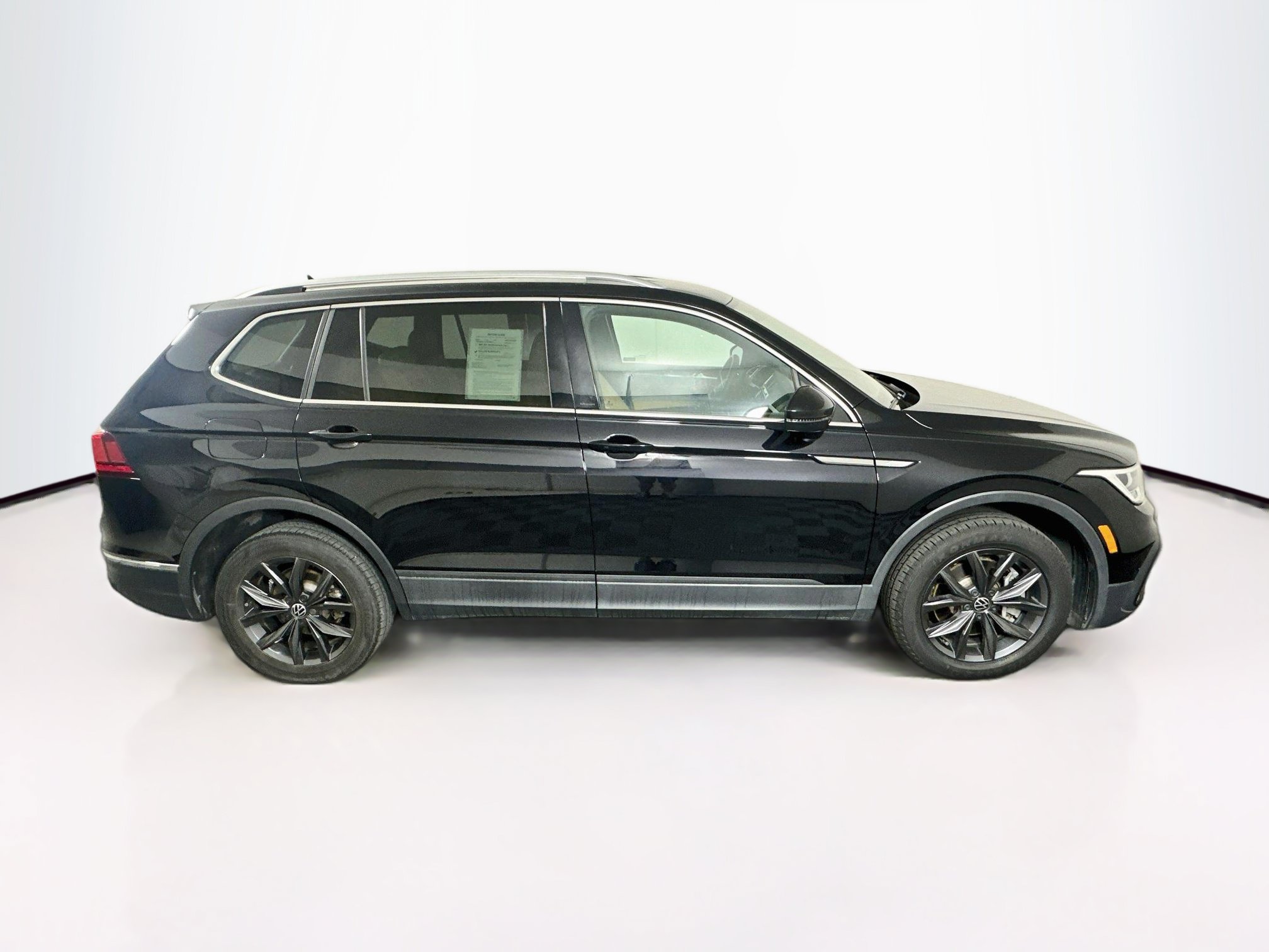 Used 2023 Volkswagen Tiguan SE FWD image 10