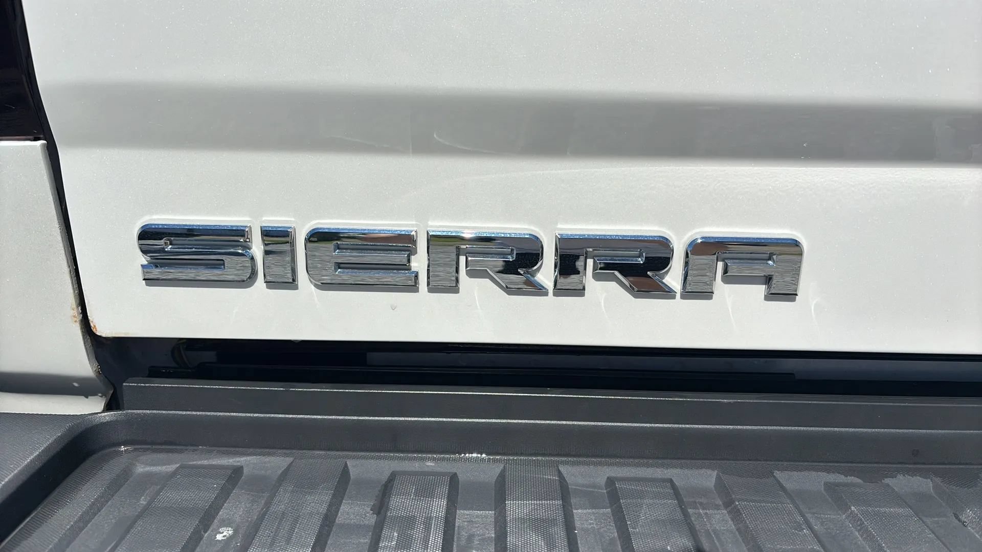 Used 2018 GMC Sierra 3500 Denali w/ Duramax Plus Package AWD/4WD image 5