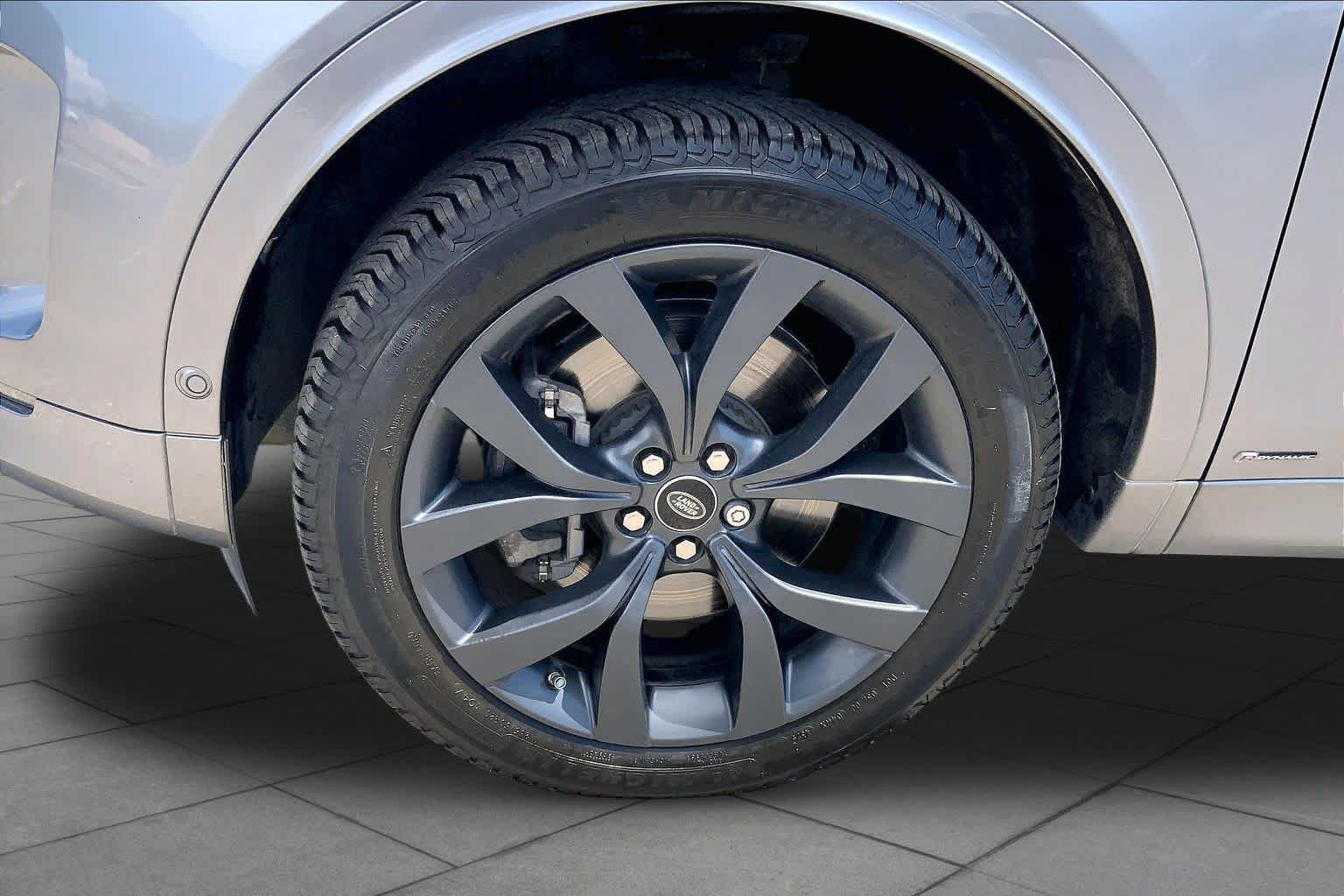 Used 2021 Land Rover Discovery Sport SE R-Dynamic AWD/4WD image 10