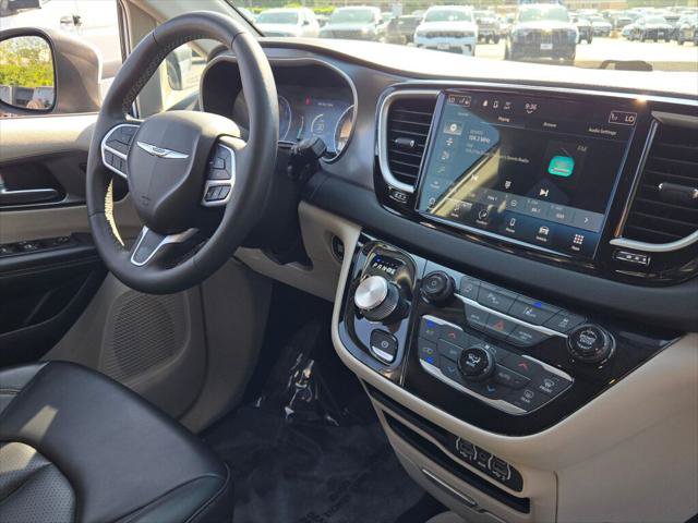 Certified 2023 Chrysler Pacifica Touring-L FWD image 6