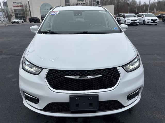 Used 2022 Chrysler Pacifica Touring-L image 2
