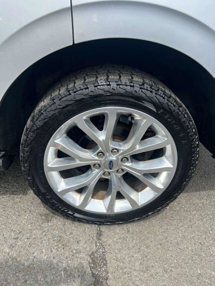 Used 2019 Ford Expedition Limited w/ Equipment Group 302A AWD/4WD image 13