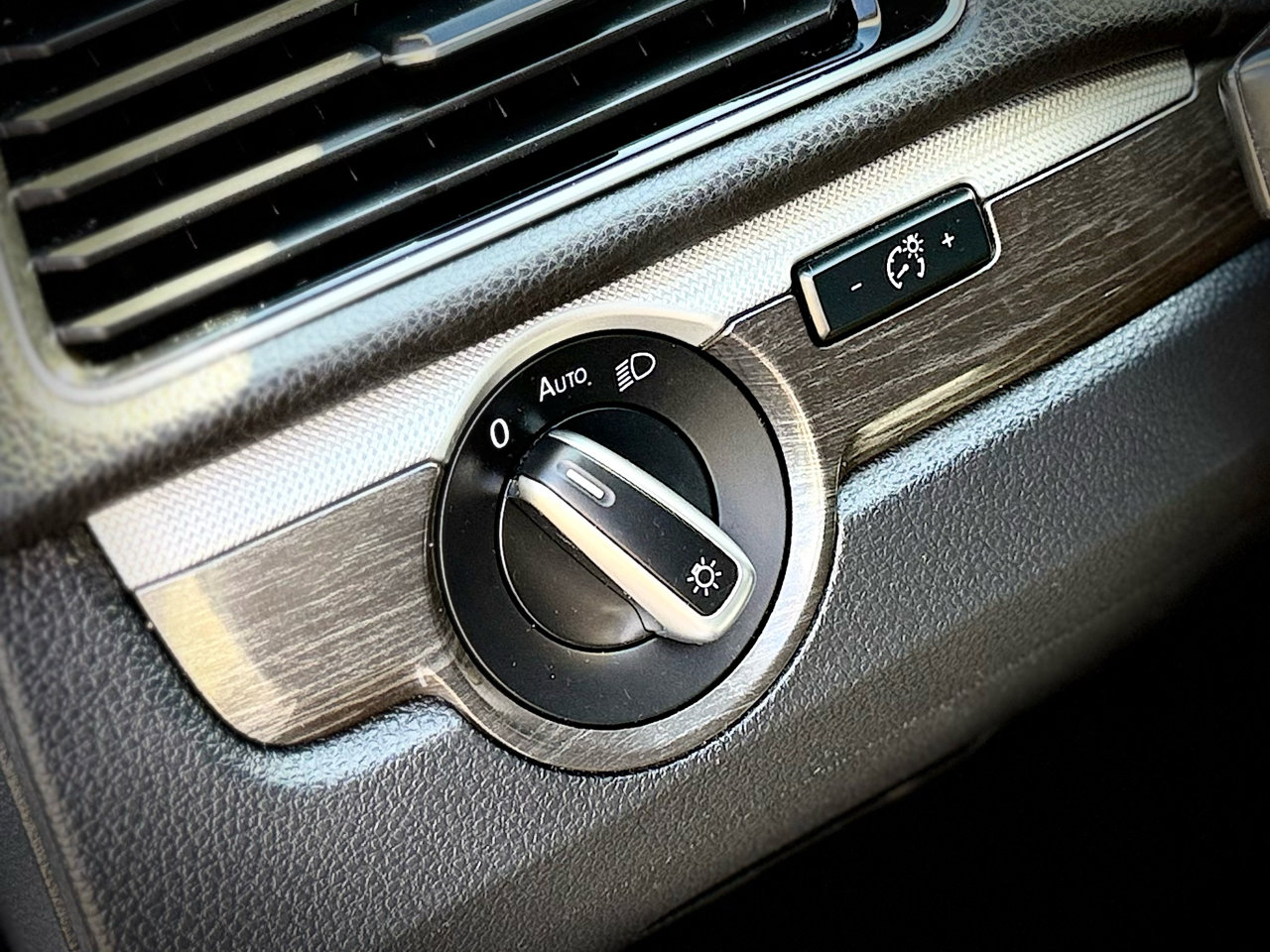 Used 2017 Volkswagen Passat 1.8T SE image 34