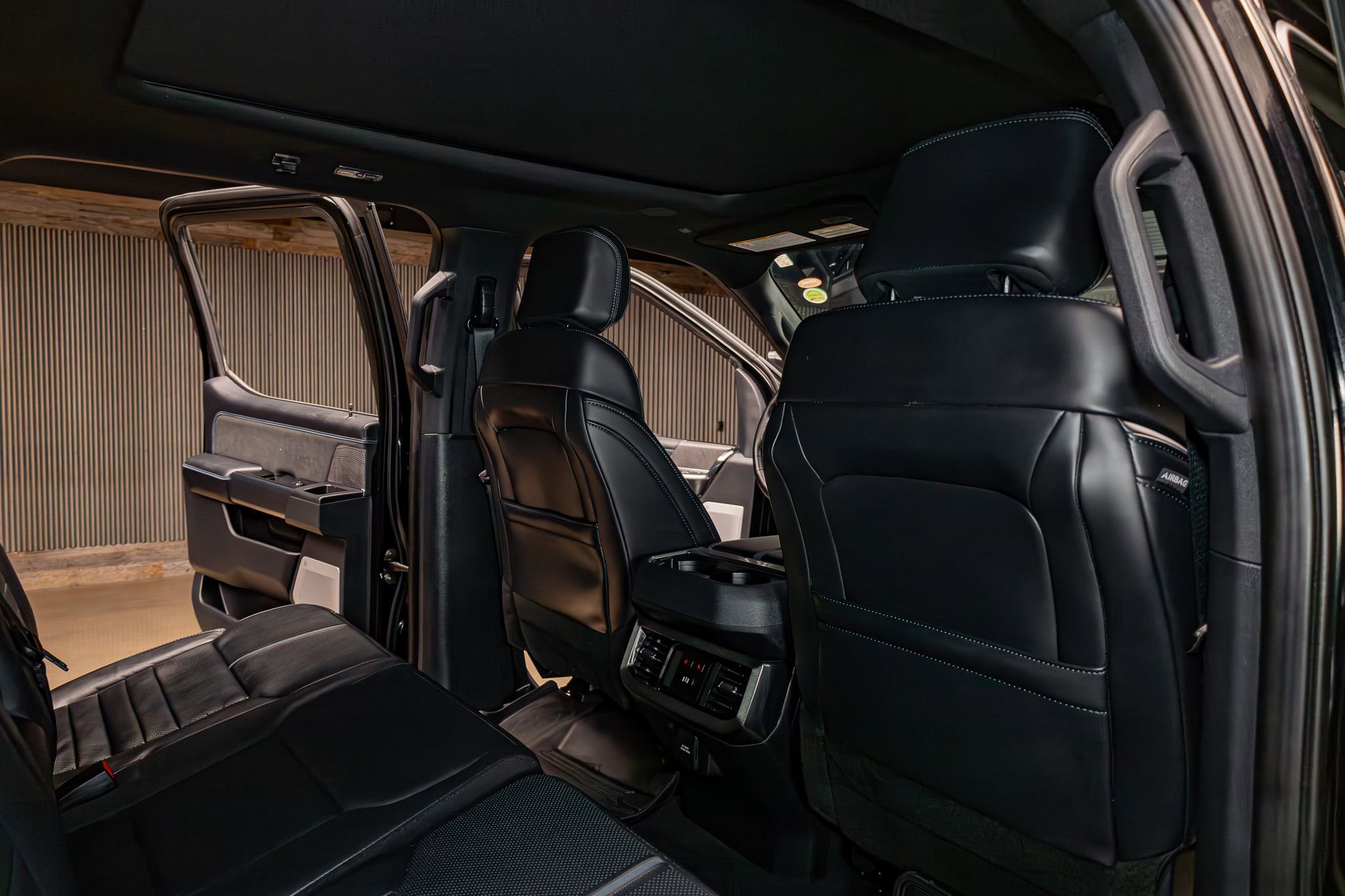 Used 2025 Ford F450 Platinum w/ FX4 Off-Road Package image 27