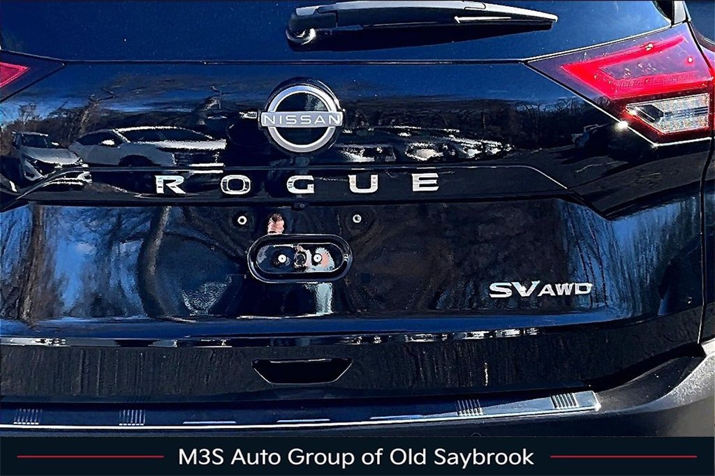 Used 2023 Nissan Rogue SV image 24
