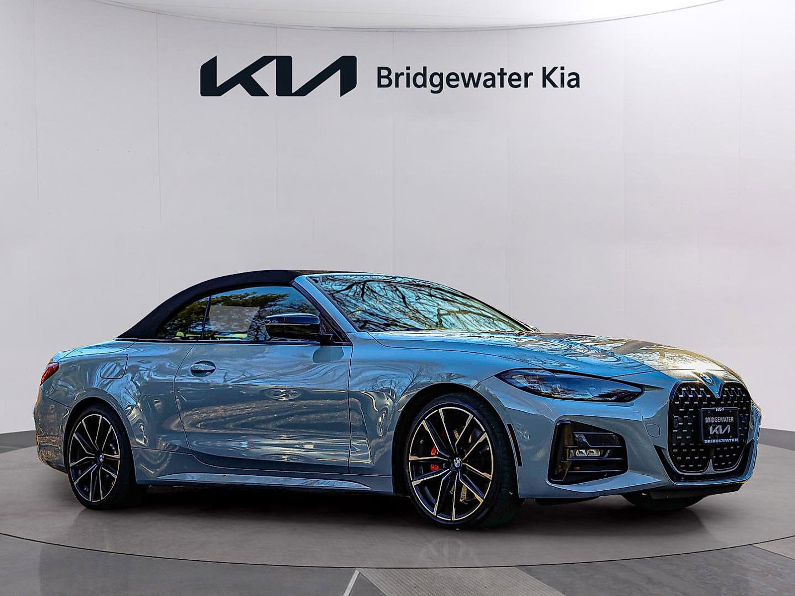 Used 2023 BMW 430i xDrive Convertible w/ M Sport Package AWD/4WD image 2
