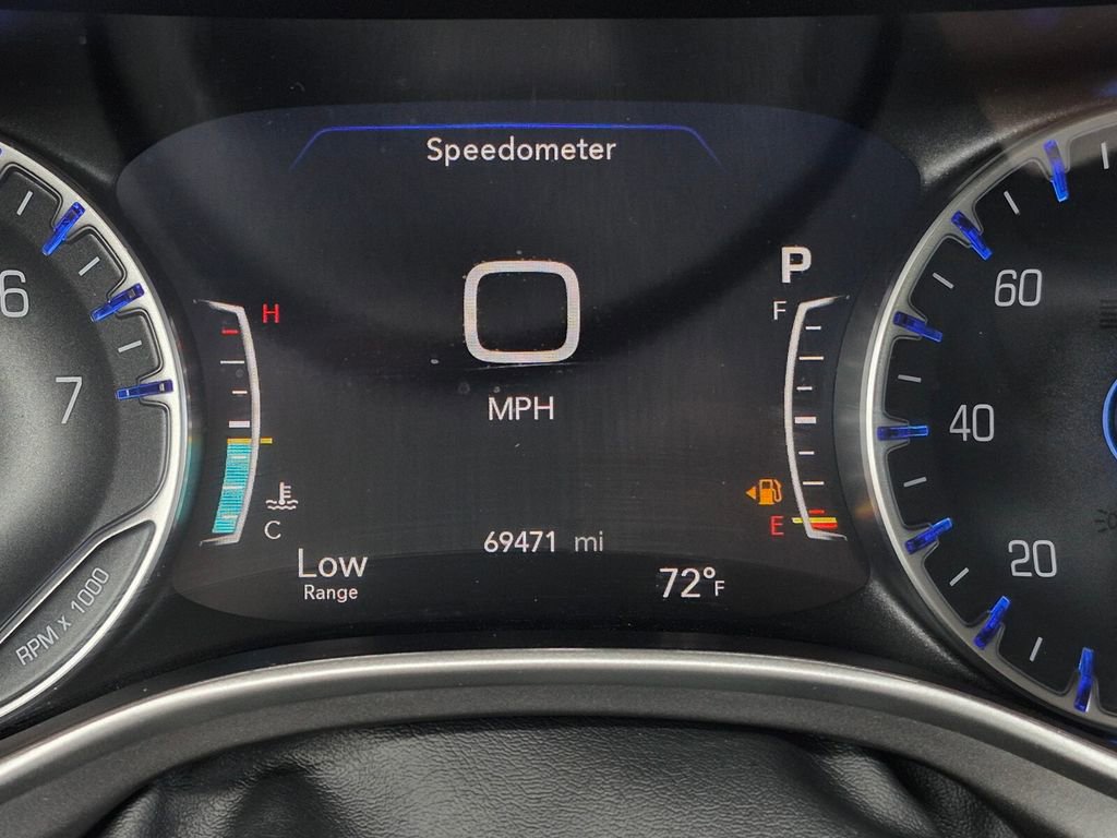 Used 2023 Chrysler Pacifica Touring-L FWD image 18