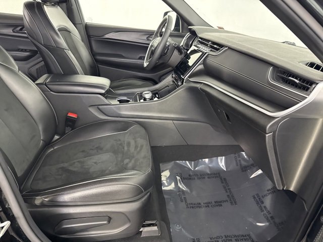 Used 2024 Jeep Grand Cherokee Altitude image 23