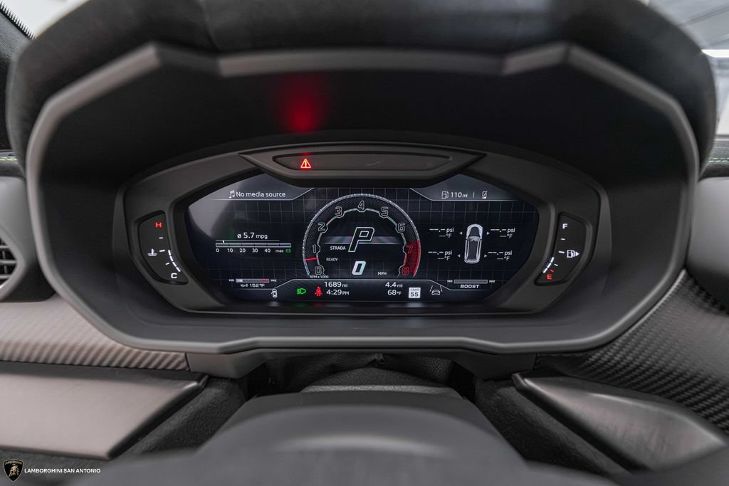 Used 2024 Lamborghini Urus Performante AWD/4WD image 42