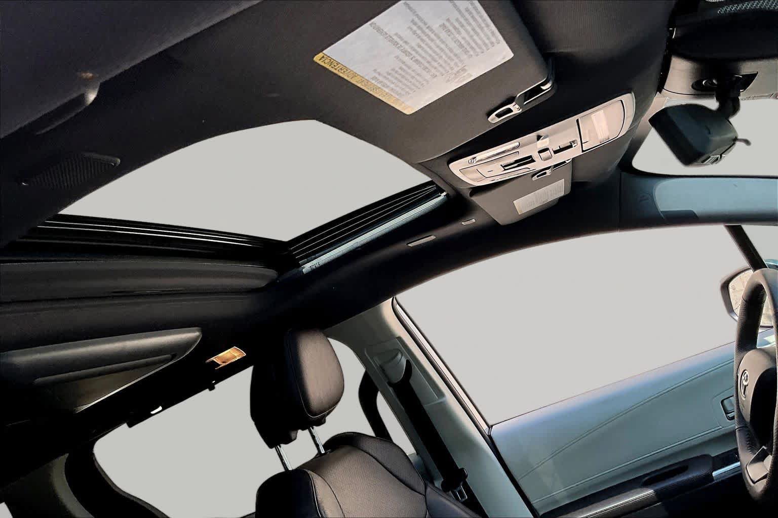 Certified 2023 Toyota Sienna Platinum FWD image 14