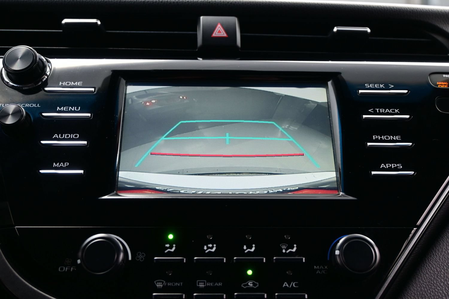 Used 2019 Toyota Camry LE FWD image 19
