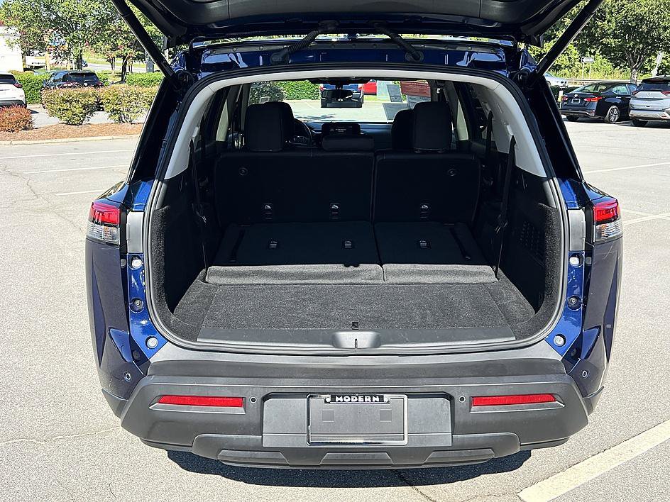 Certified 2025 Nissan Pathfinder SV FWD image 15