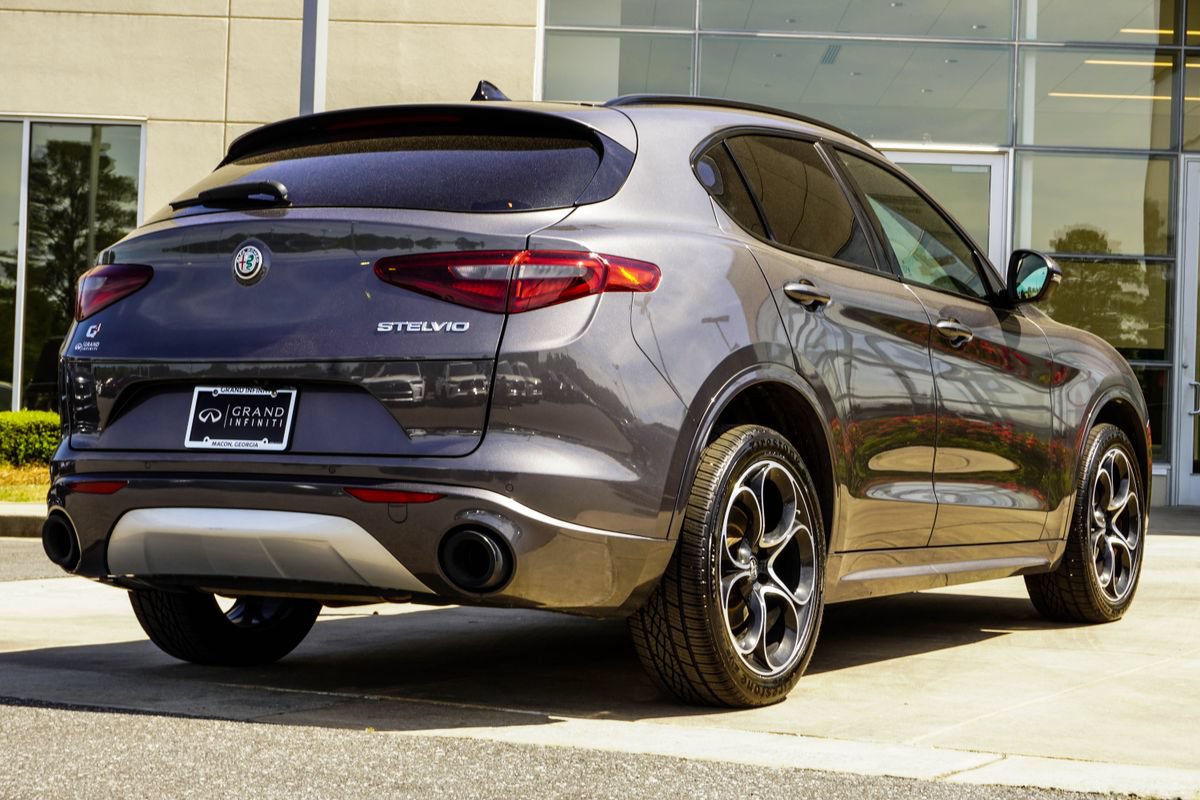 Used 2023 Alfa Romeo Stelvio Ti AWD/4WD image 11