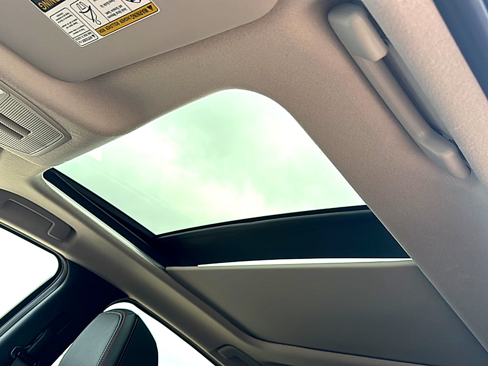 New 2026 Nissan Kicks SR w/ SR Premium Package FWD image 13