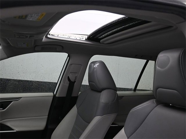 Used 2020 Toyota RAV4 XLE Premium image 29