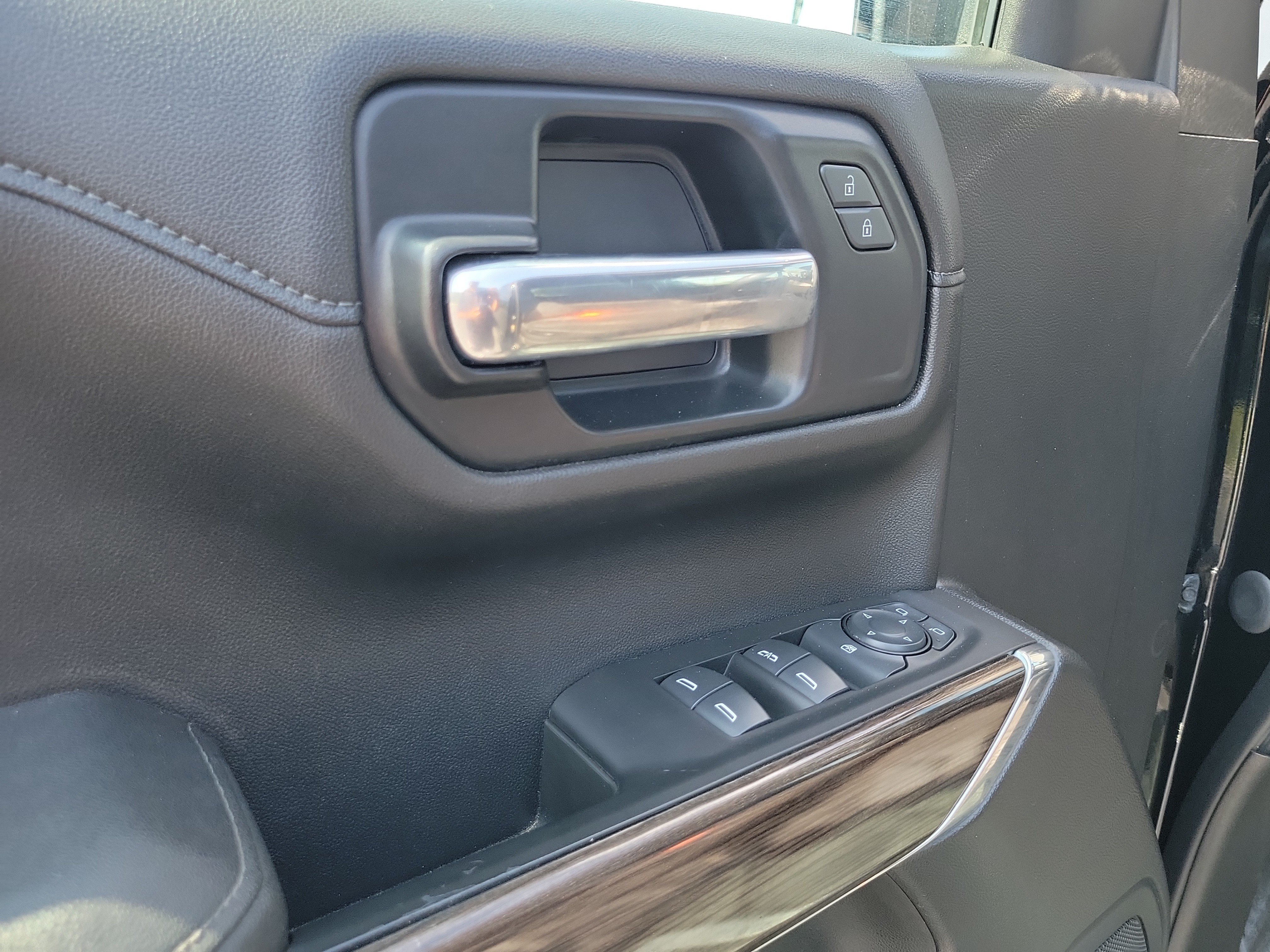 Used 2021 Chevrolet Silverado 1500 LT Trail Boss w/ Convenience Package II AWD/4WD image 17