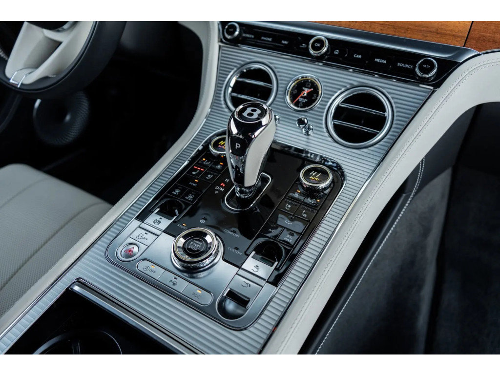 Used 2023 Bentley Continental GT V8 image 42