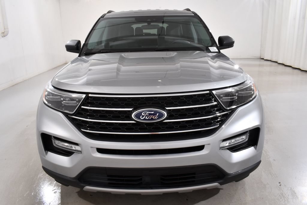 Used 2024 Ford Explorer XLT w/ Equipment Group 202A AWD/4WD image 3