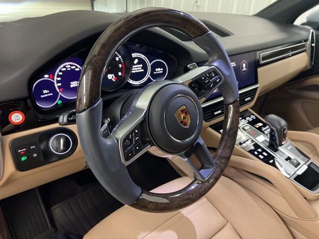 Used 2023 Porsche Cayenne Platinum Edition image 12