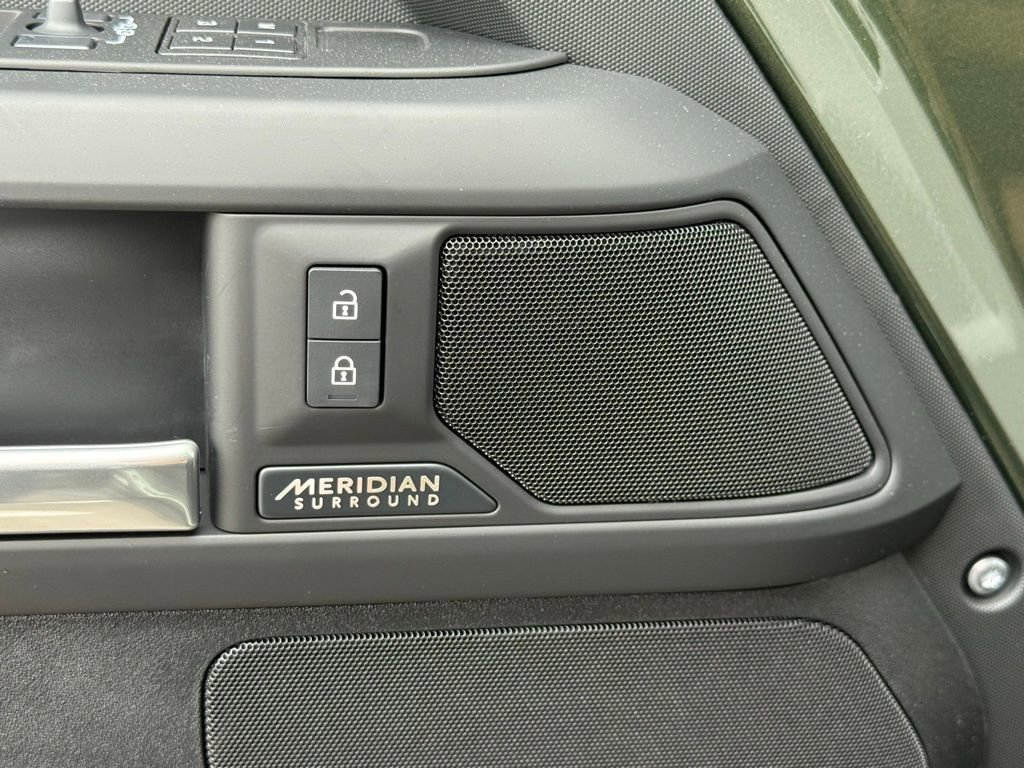New 2026 Land Rover Defender 110 X-Dynamic SE image 14