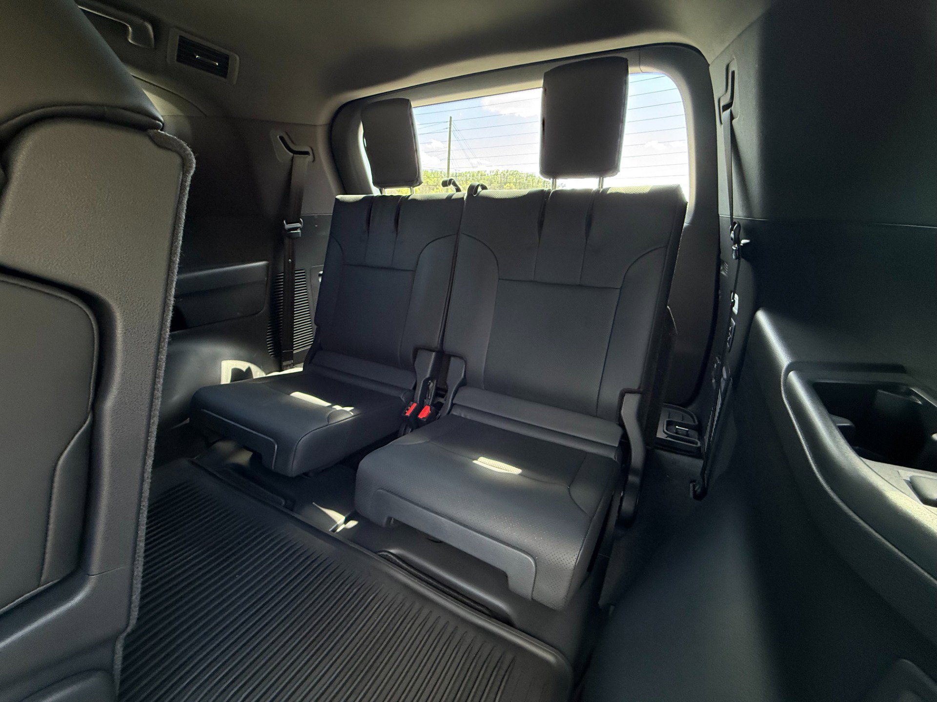 Used 2024 Lexus LX 600 F Sport image 32