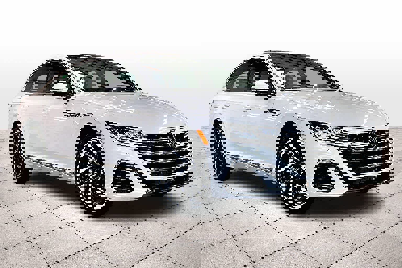 Used 2023 Volkswagen Arteon SEL Premium image 2