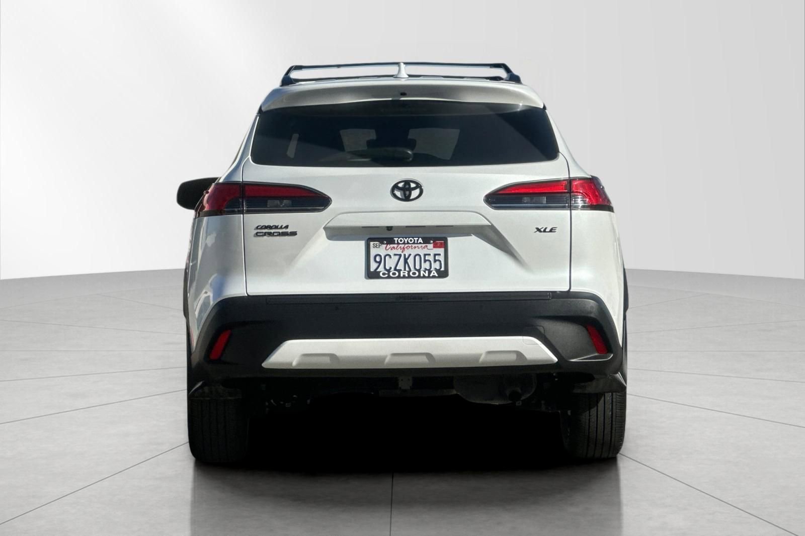 Used 2022 Toyota Corolla Cross XLE image 5