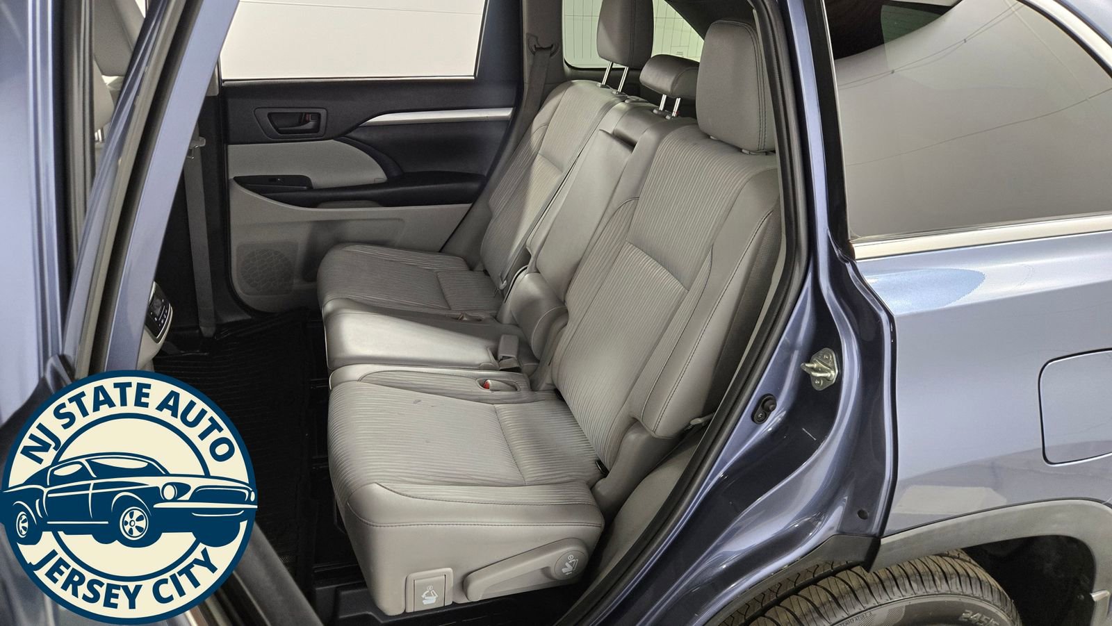 Used 2019 Toyota Highlander Plus AWD/4WD image 24