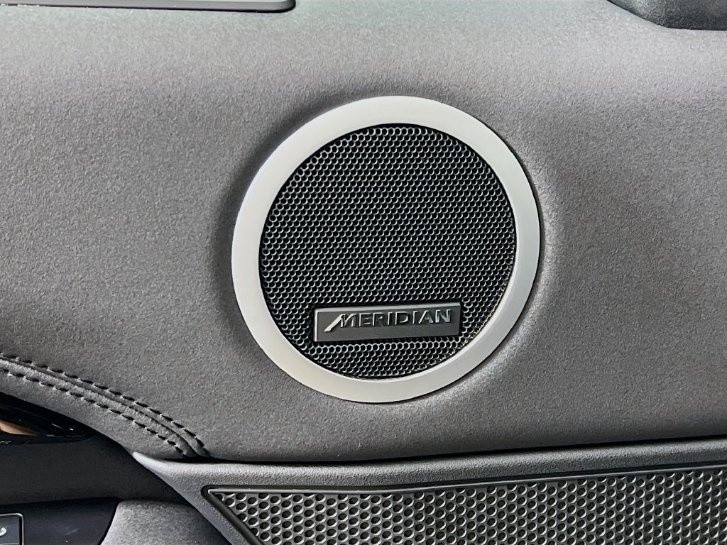 Certified 2025 Land Rover Discovery S AWD/4WD image 19