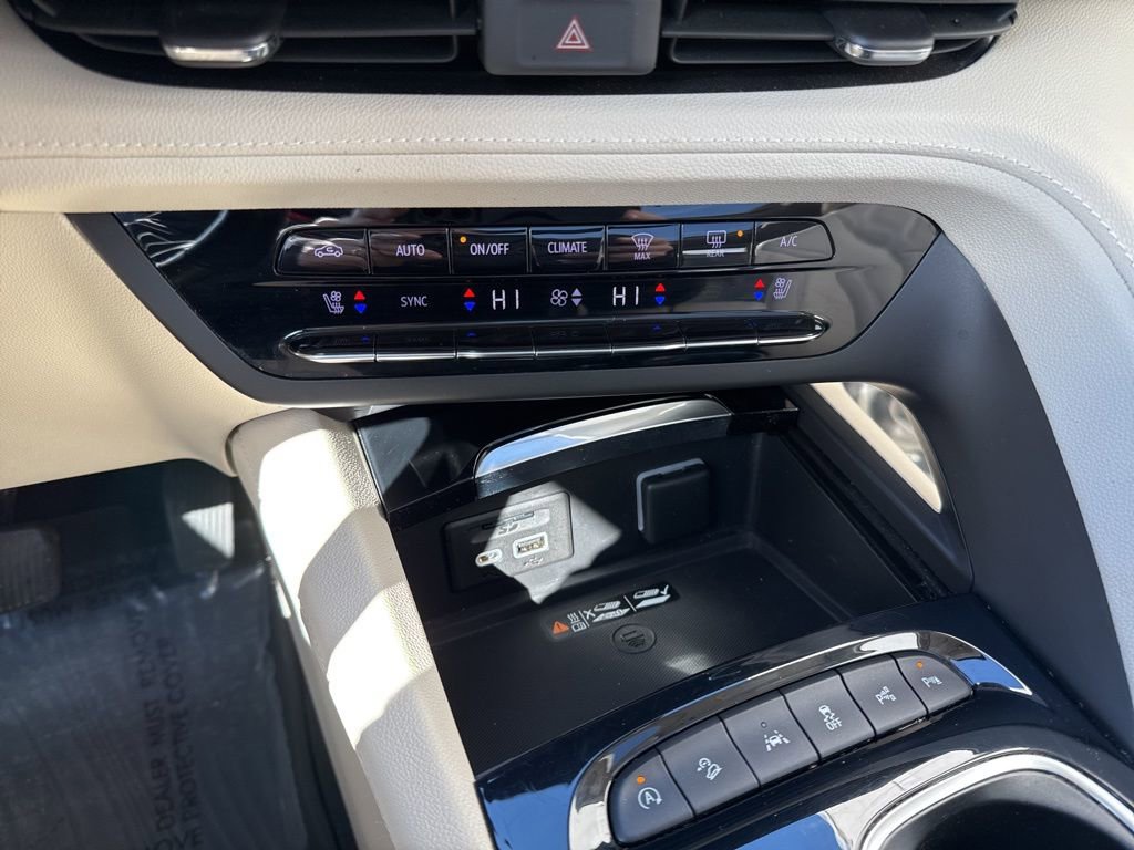 Used 2021 Buick Envision Avenir w/ Technology Package II image 20