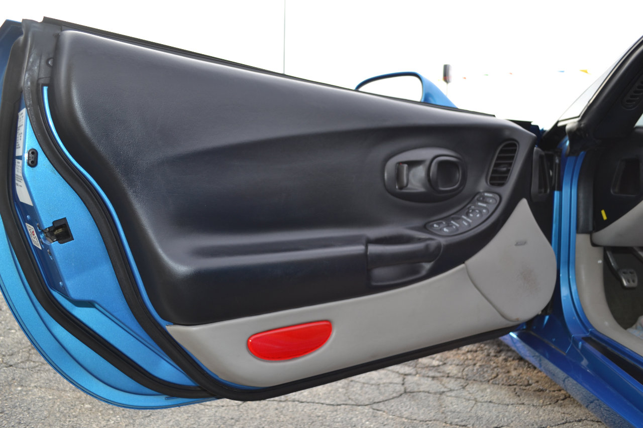 Used 2000 Chevrolet Corvette Convertible w/ Memory Pkg image 26