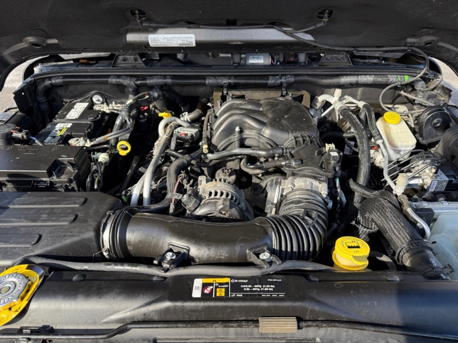 Used 2018 Jeep Wrangler Unlimited Sahara w/ Connectivity Group image 37