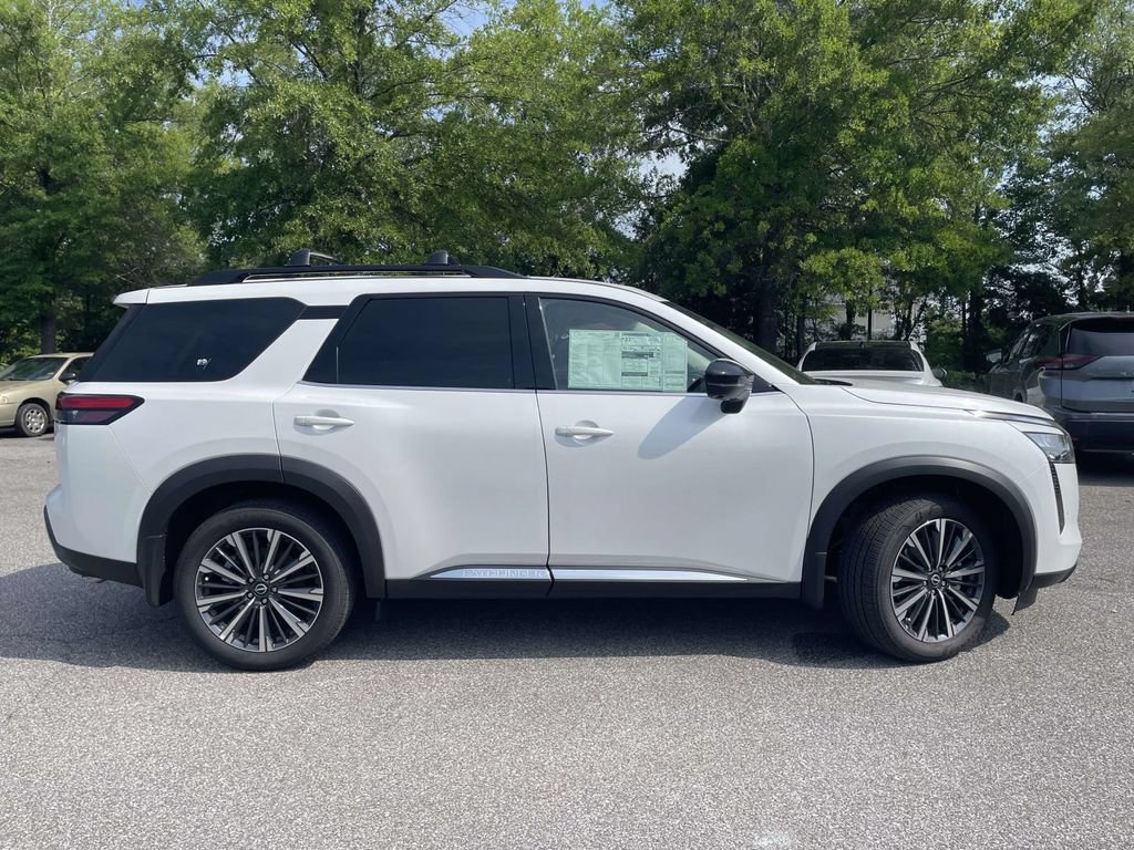 New 2026 Nissan Pathfinder Platinum FWD image 2